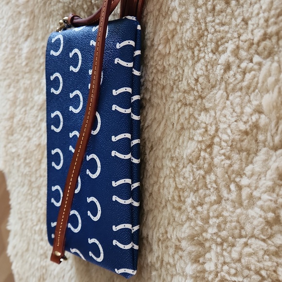 NWOT Dooney & Bourke Indianapolis Colts Foldover Crossbody Bag 🐎💙 - Picture 6 of 14